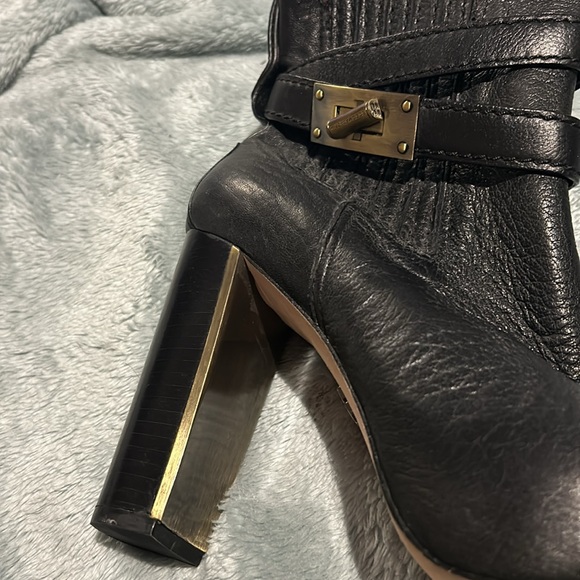 BCBG Black Leather Booties With Wrap Buckle Detail-NWT-Sz 8.5 - Picture 12 of 12
